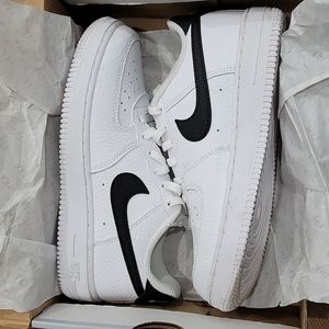 Air Force 1 boys sneakers size 2.5